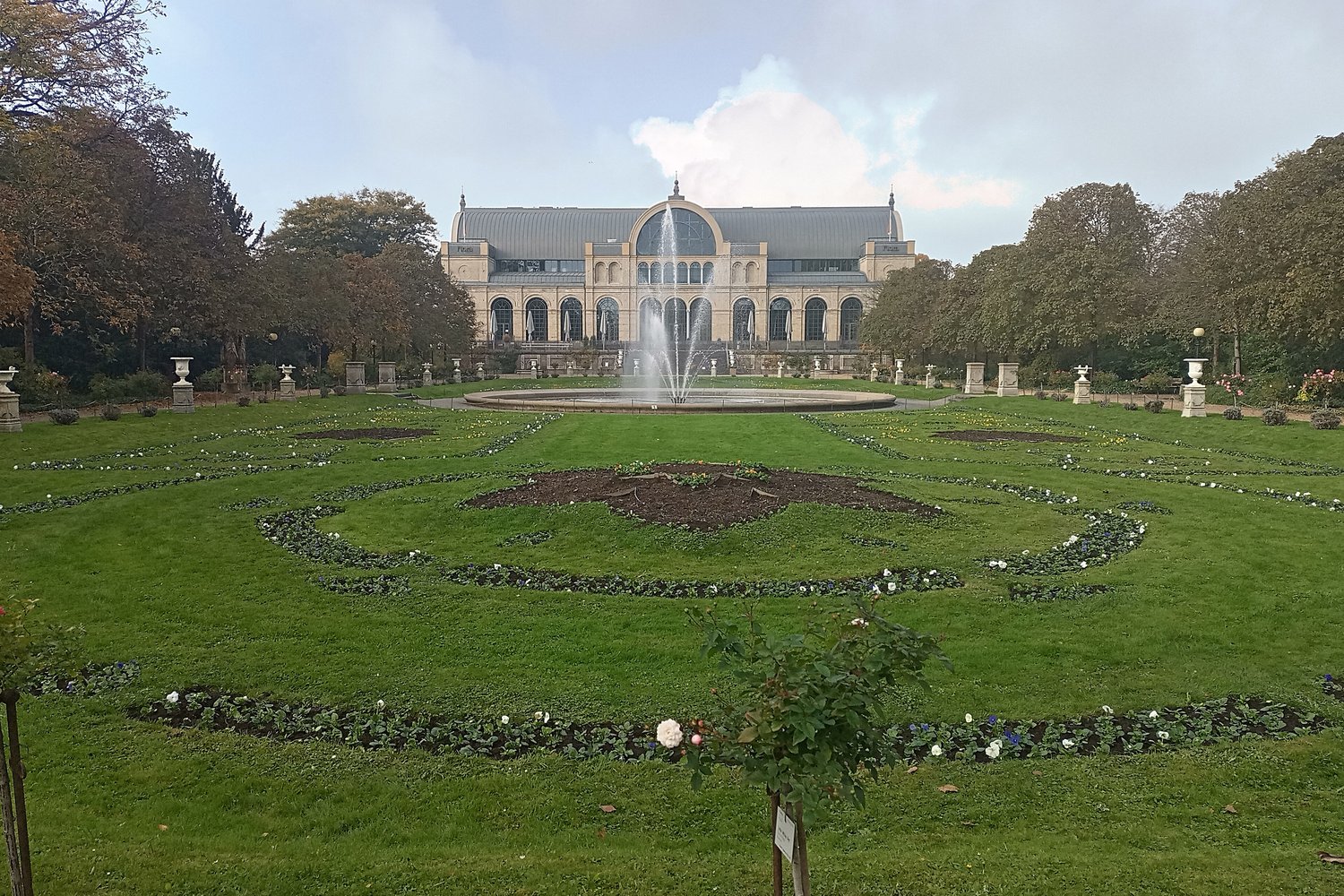 Flora Köln event building and formal garden