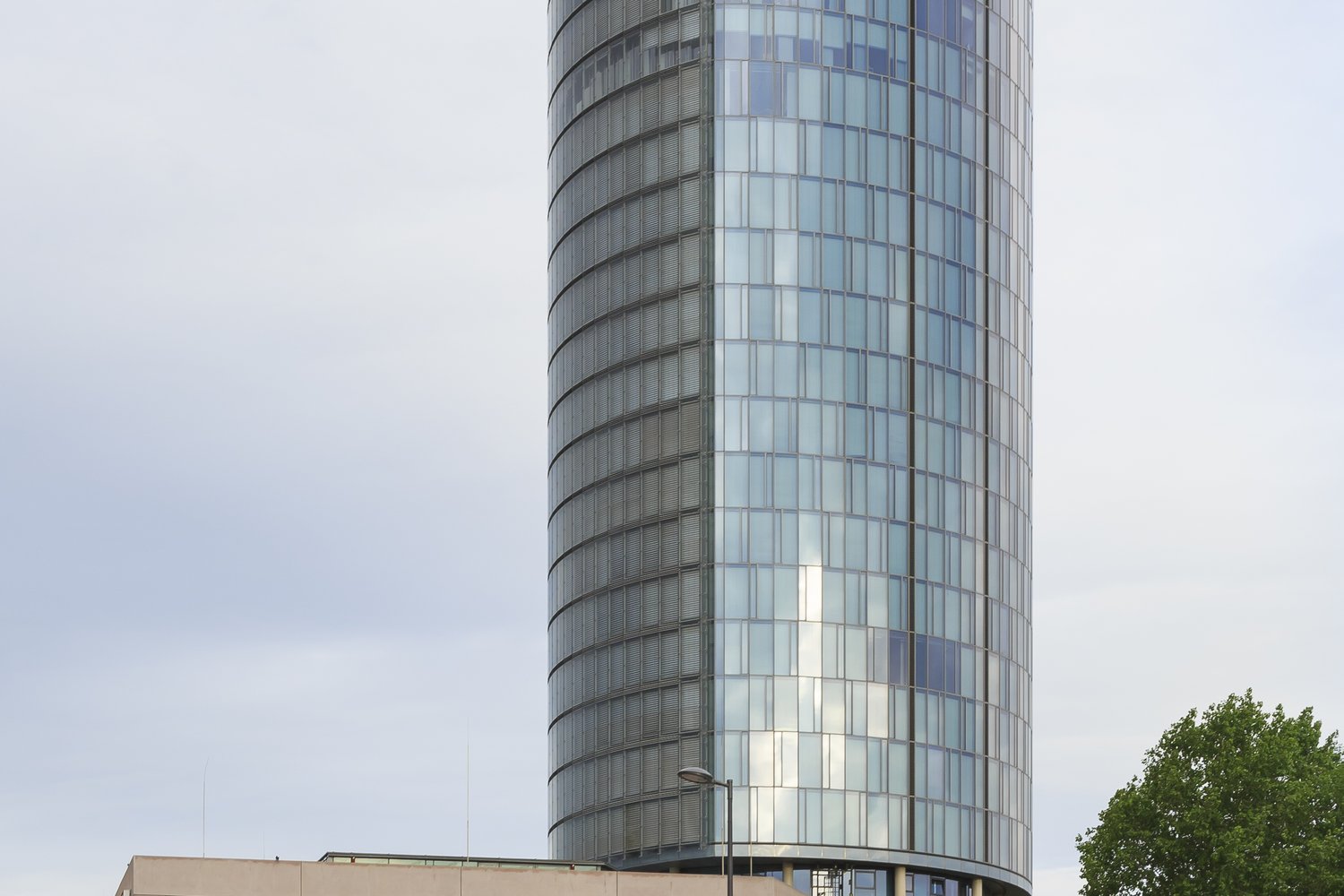 KölnTriangle tower containing the KölnSKY event rooms