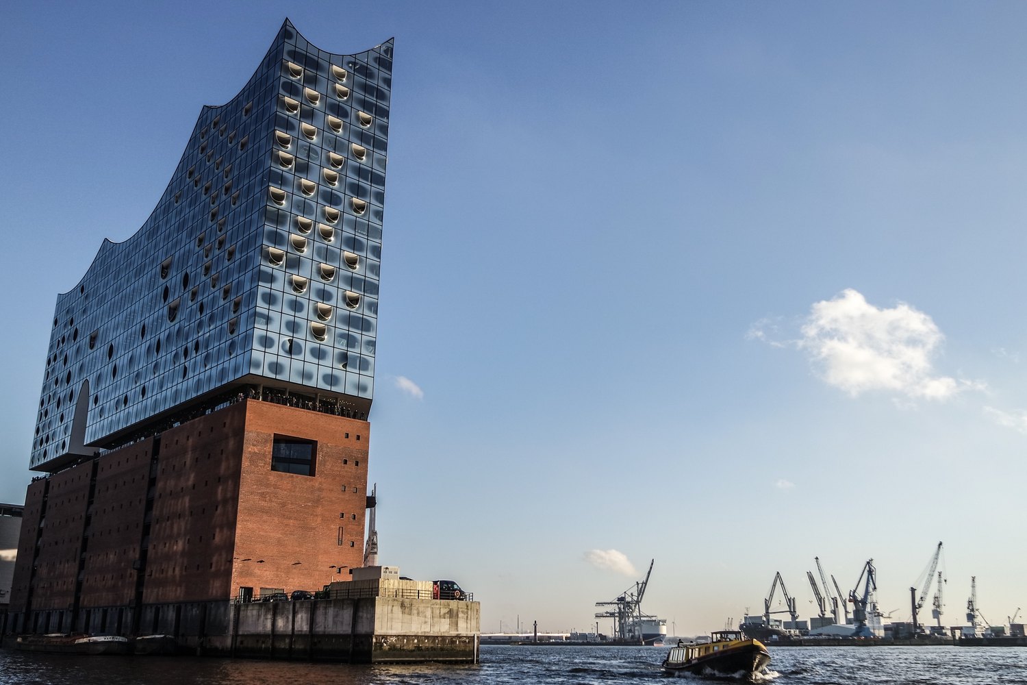 Elbphilharmonie concert hall in Hamburg's HafenCity at dusk