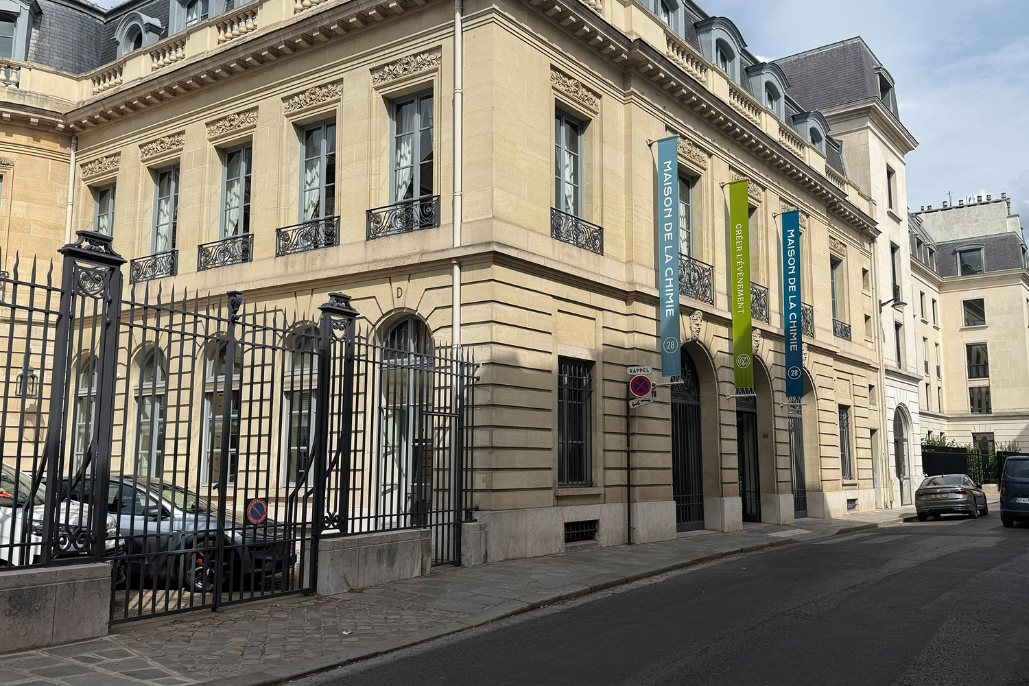 Maison de la Chimie in Paris