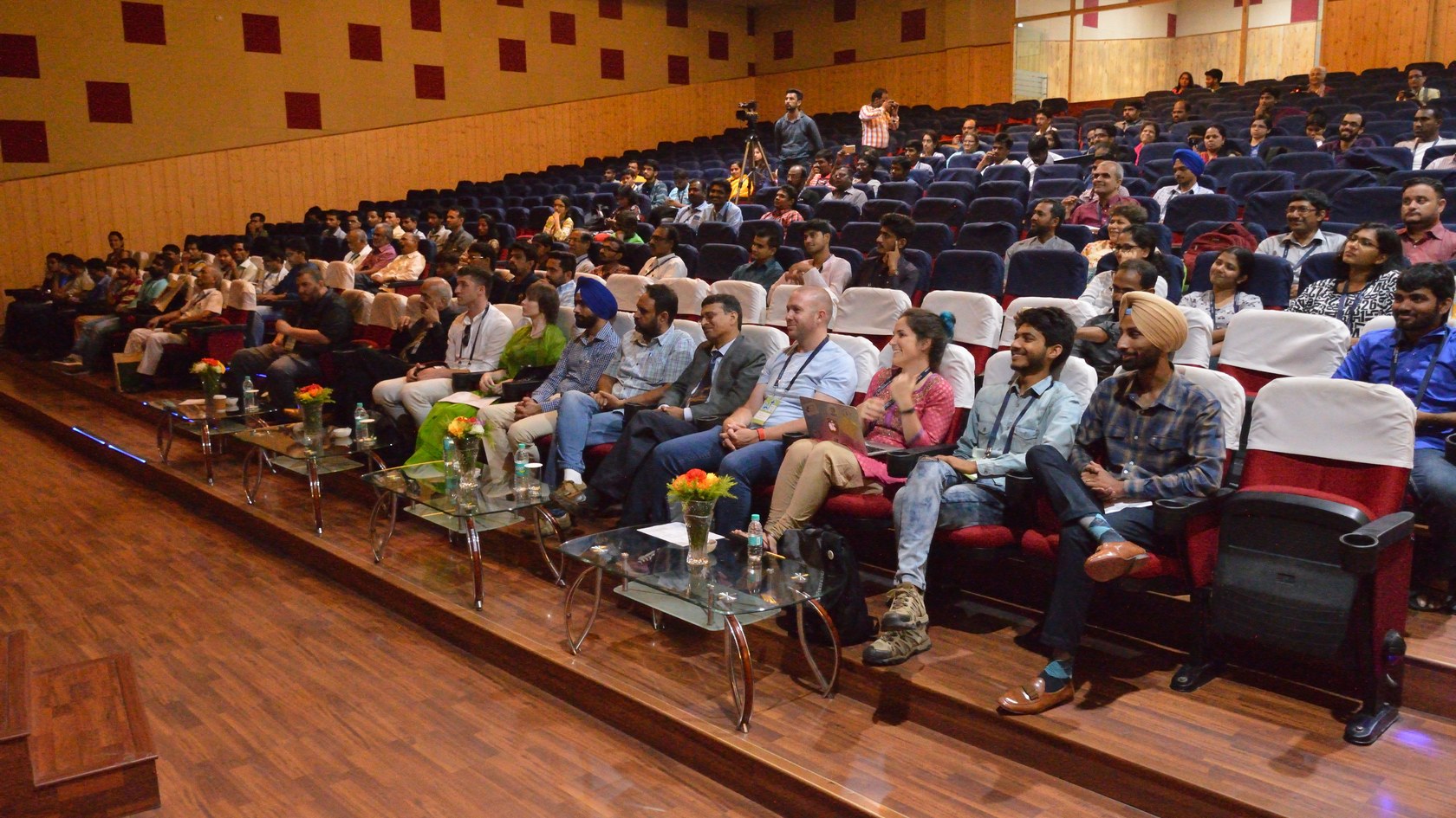 Public assistant à une conférence plénière lors de la WikiConference India 2016