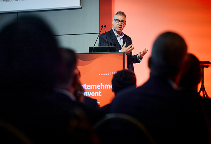 Jan Ditgen demonstrating artificial intelligence live onstage