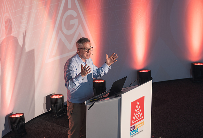AI talk at an employee meeting