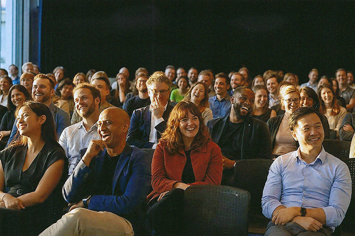 Laughing audience listening to an AI keynote speaker France