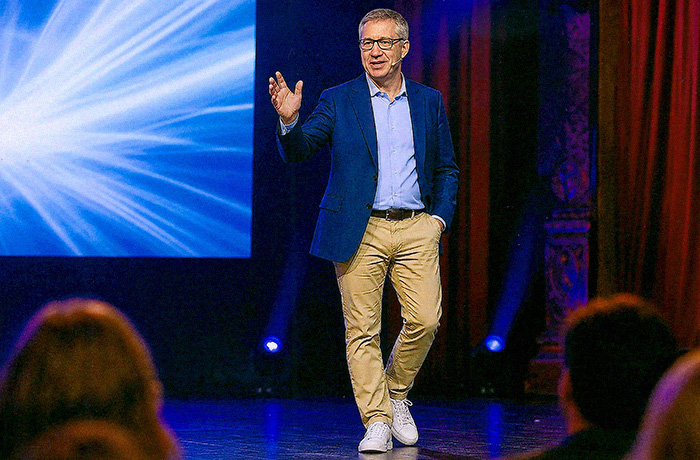 AI keynote speaker Jan Ditgen presenting artificial intelligence in Berlin