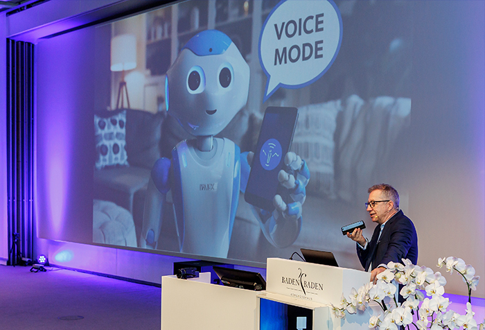 AI Keynote Speaker Frankfurt: Jan Ditgen presenting artificial intelligence