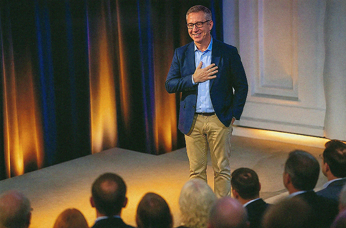 Keynote speaker artificial intelligence Hamburg: Jan Ditgen on stage