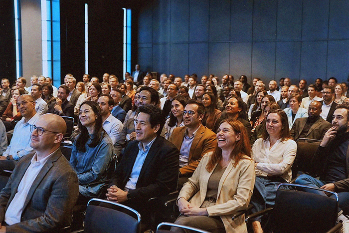 An audience following the talk with a smile An audience following the talk with a smile